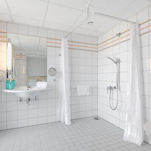 Standard Queen Room Accessible